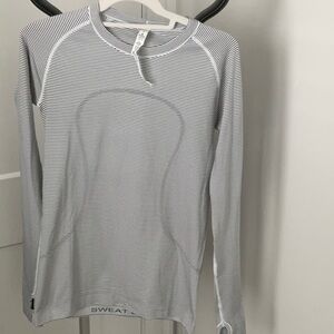 Lulu Lemon, woman’s size 8 long sleeve, smoke free home. Like new!